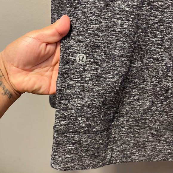 Lululemon Make‎ A Move Long Sleeve Heathered Black Size 6 - Picture 3 of 4